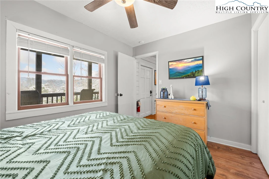 Image number 7 for the current listing