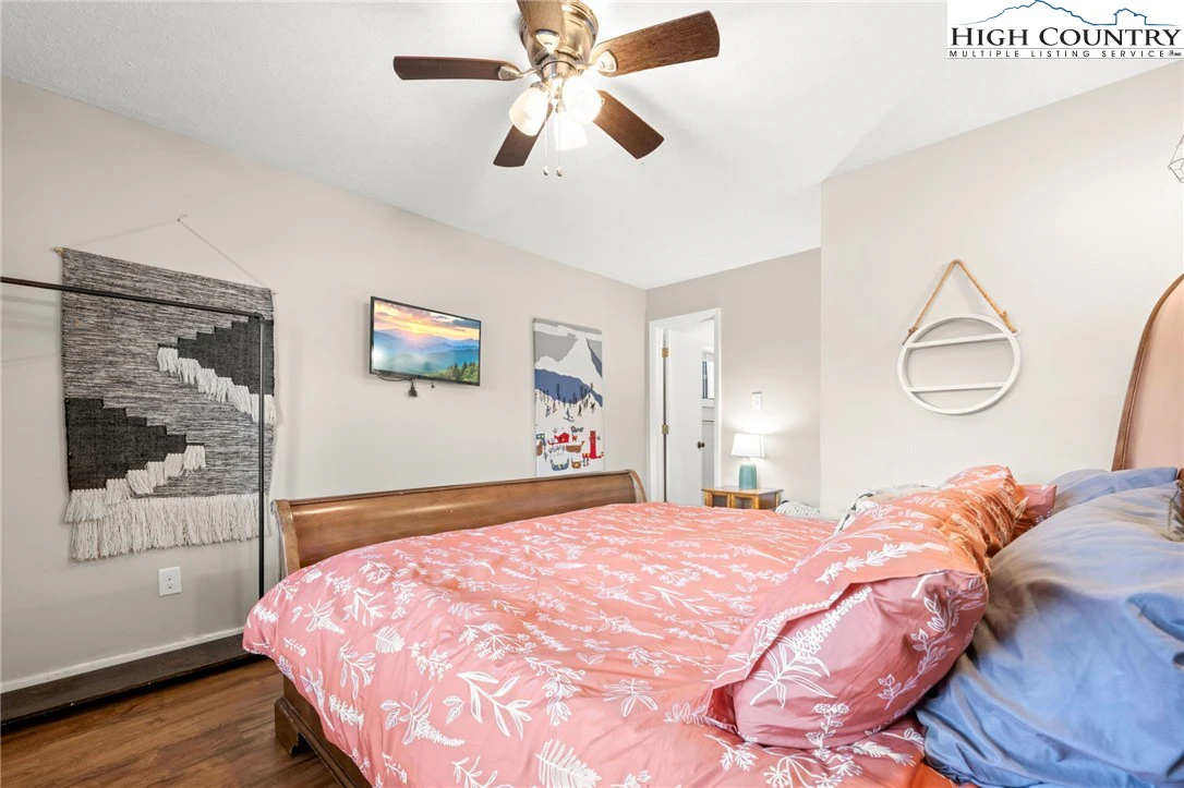 Image number 13 for the current listing