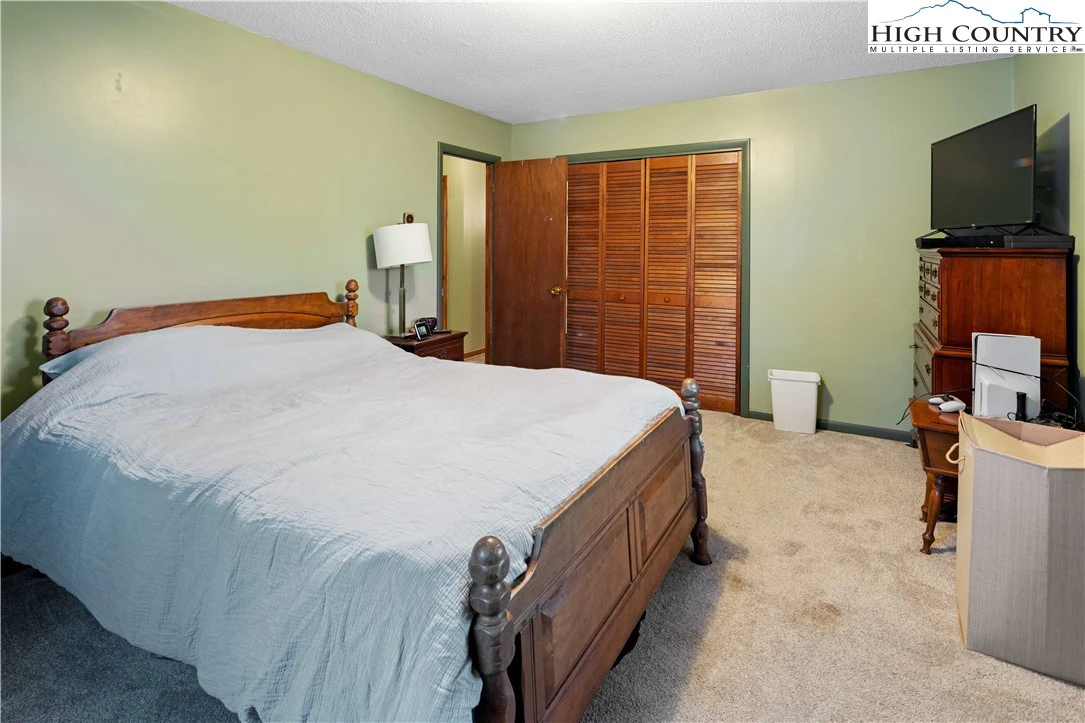 Image number 20 for the current listing