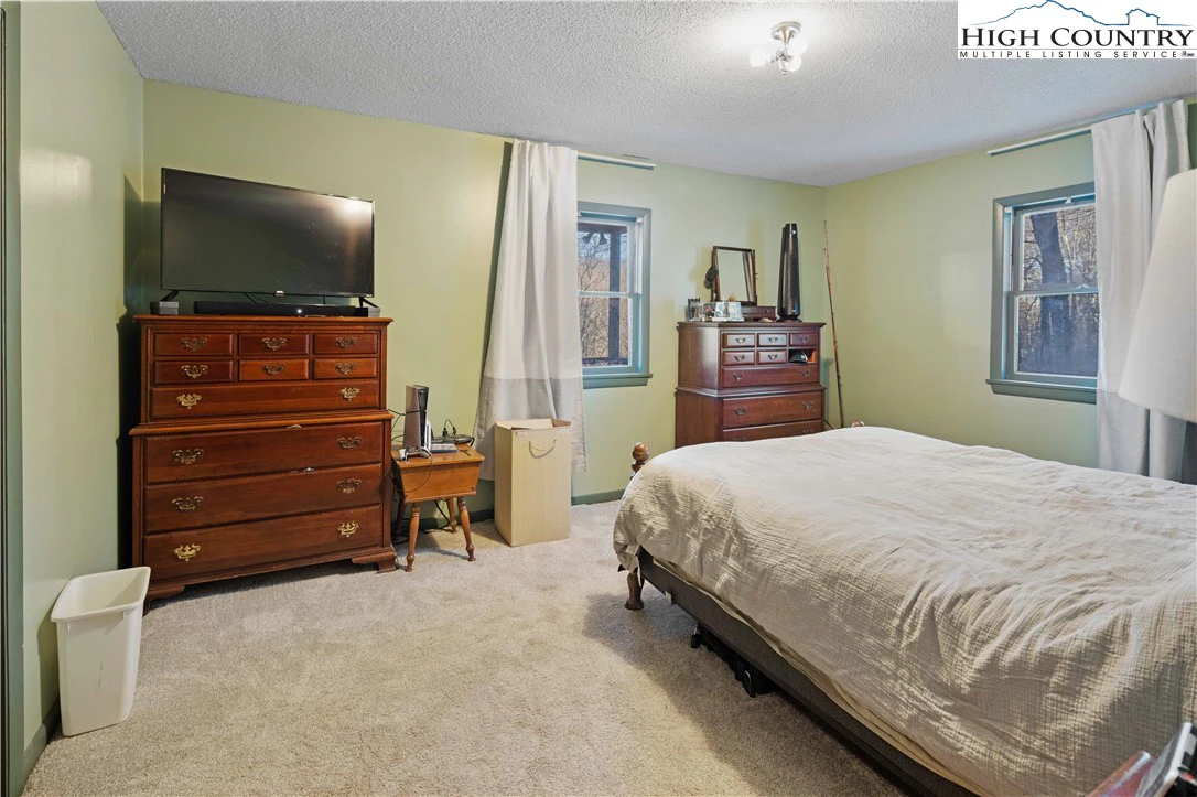 Image number 21 for the current listing