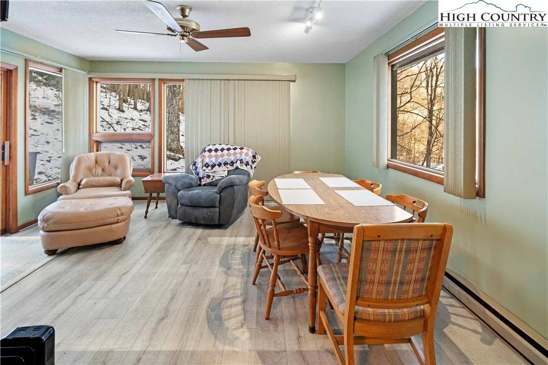 Image number 5 for the current listing
