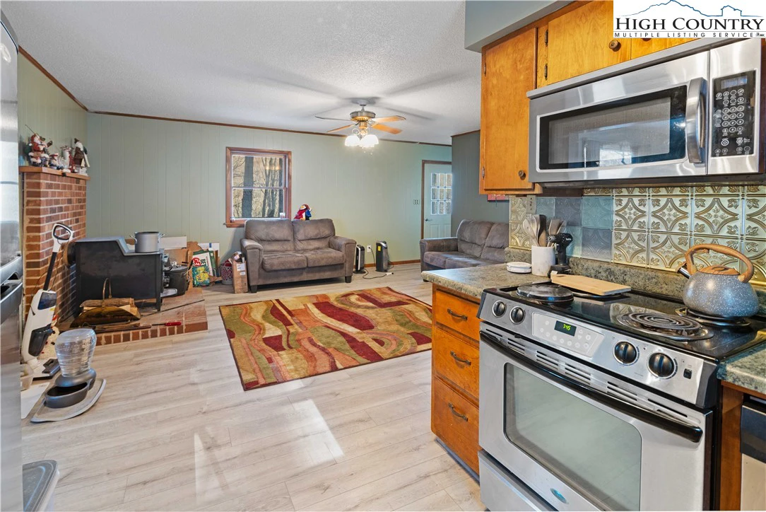 Image number 7 for the current listing