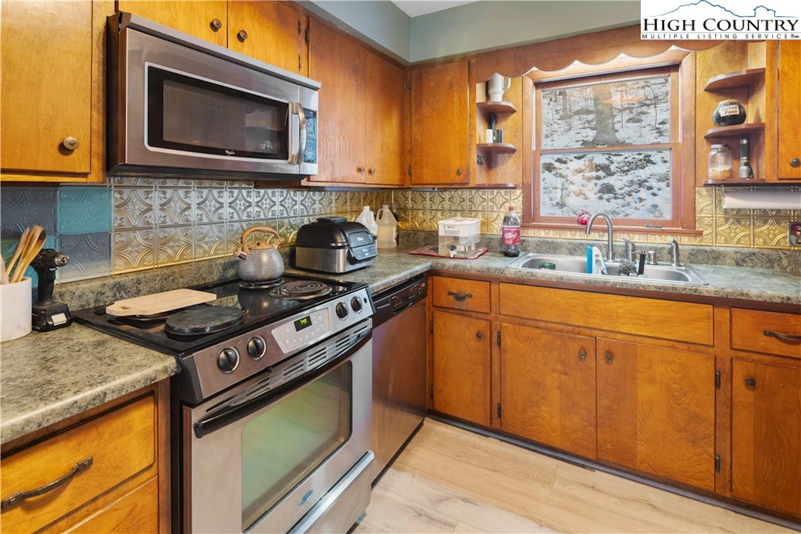 Image number 8 for the current listing