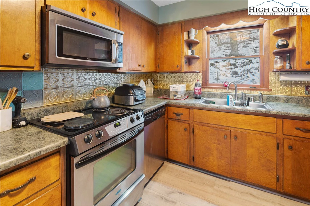 Image number 8 for the current listing