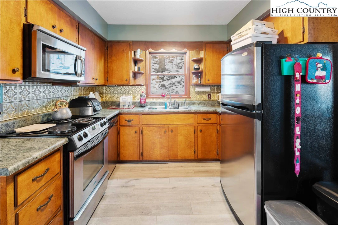 Image number 9 for the current listing