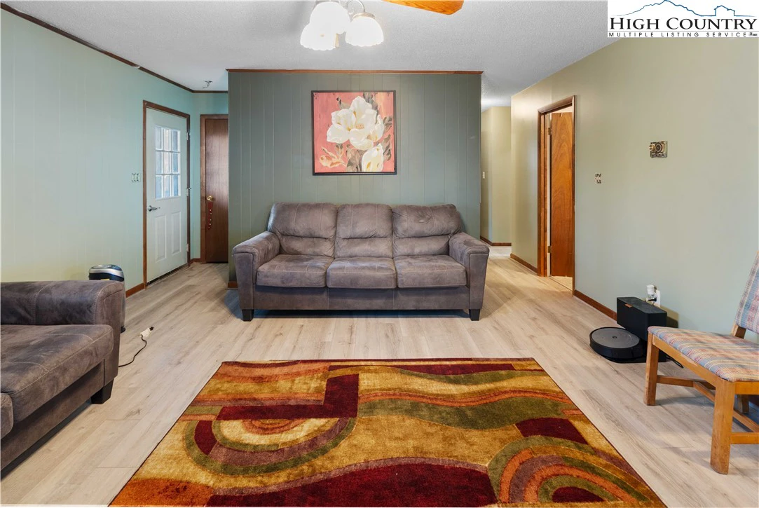 Image number 10 for the current listing