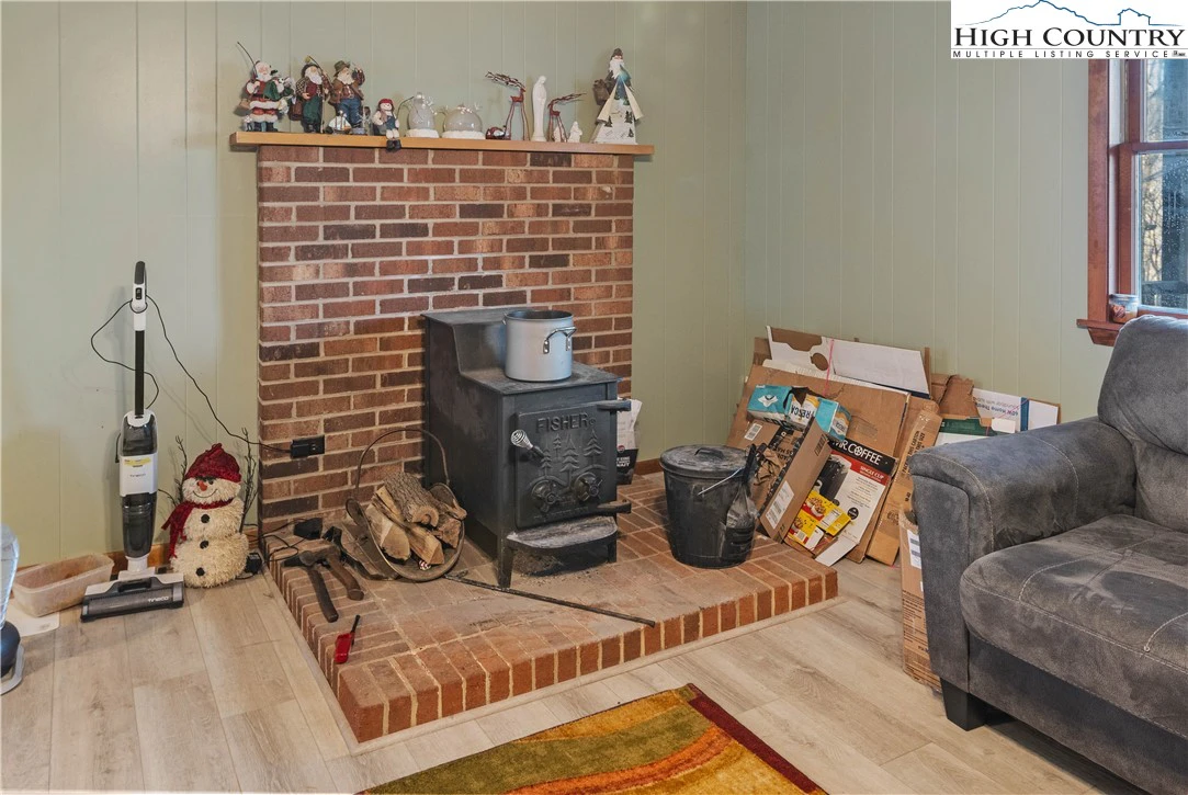 Image number 11 for the current listing