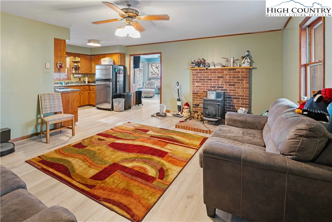 Image number 12 for the current listing