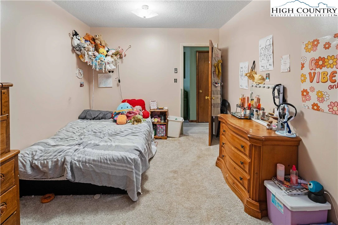 Image number 2 for the current listing