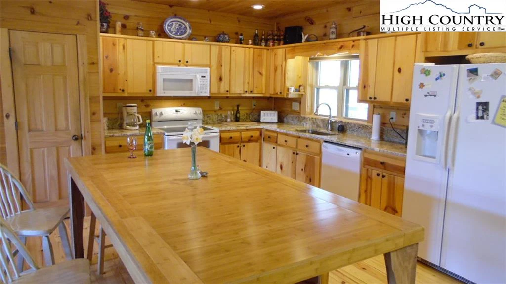 Image number 21 for the current listing