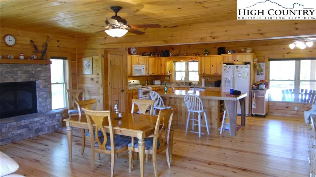 Image number 20 for the current listing