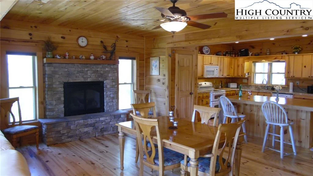 Image number 10 for the current listing