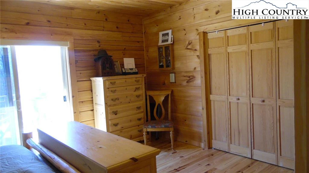 Image number 3 for the current listing