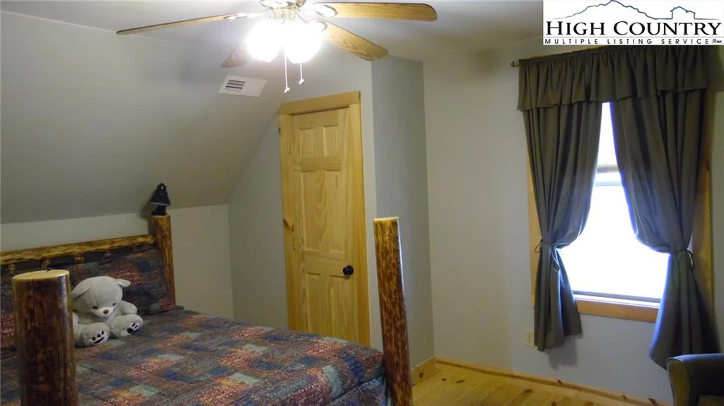 Image number 6 for the current listing