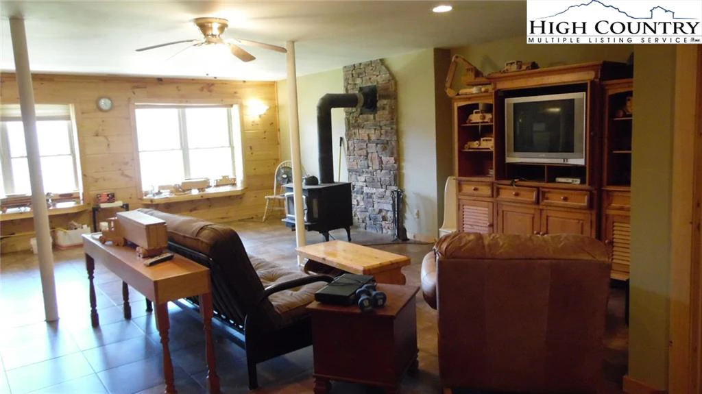 Image number 7 for the current listing