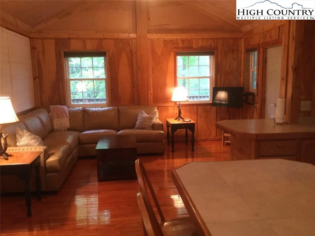Image number 2 for the current listing