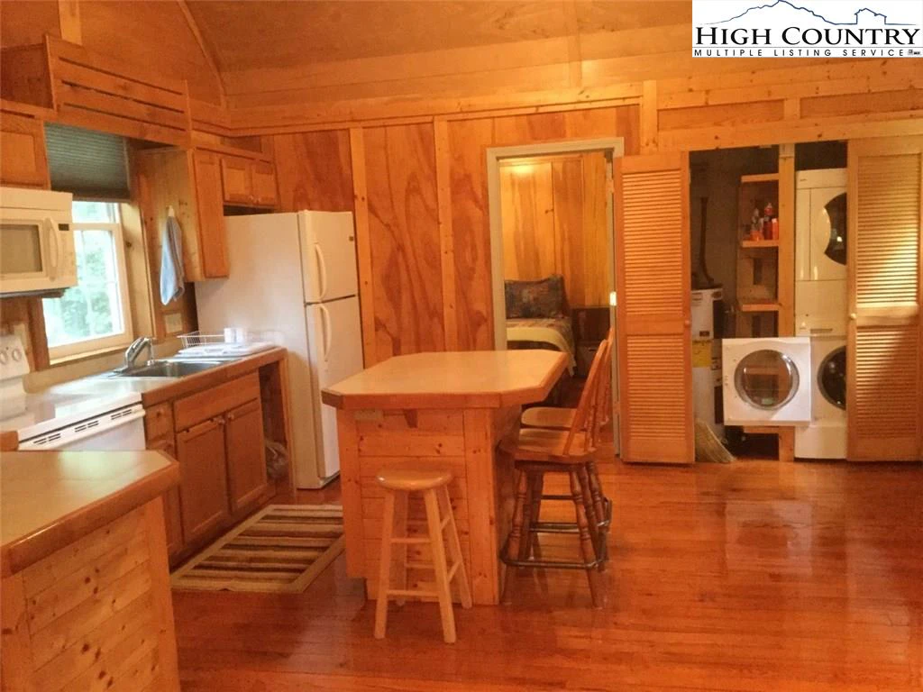 Image number 11 for the current listing