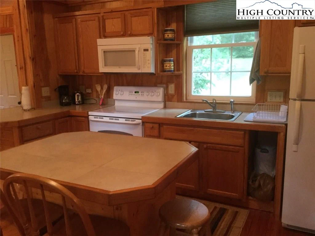 Image number 12 for the current listing