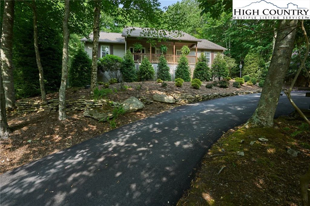 Image number 1 for the current listing