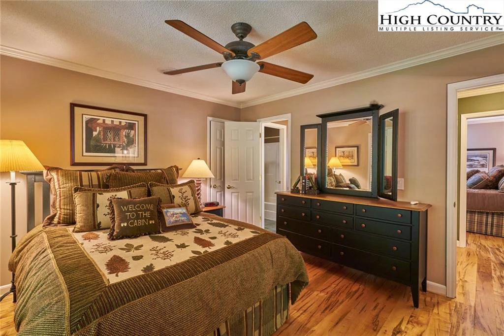 Image number 6 for the current listing