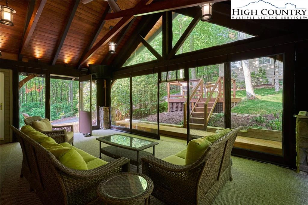 Image number 8 for the current listing