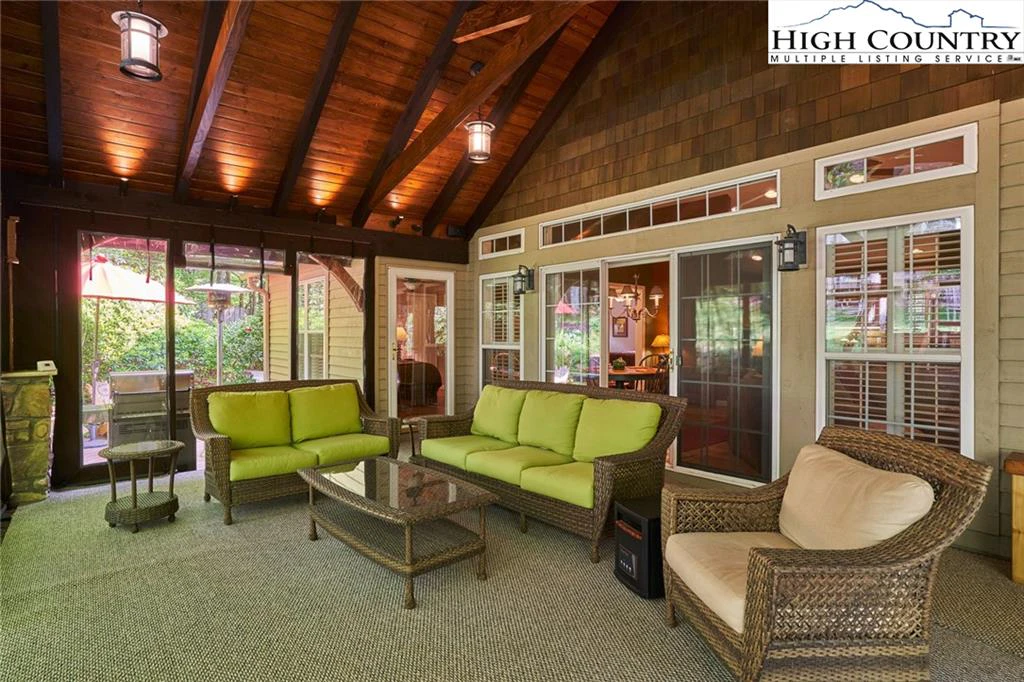 Image number 9 for the current listing
