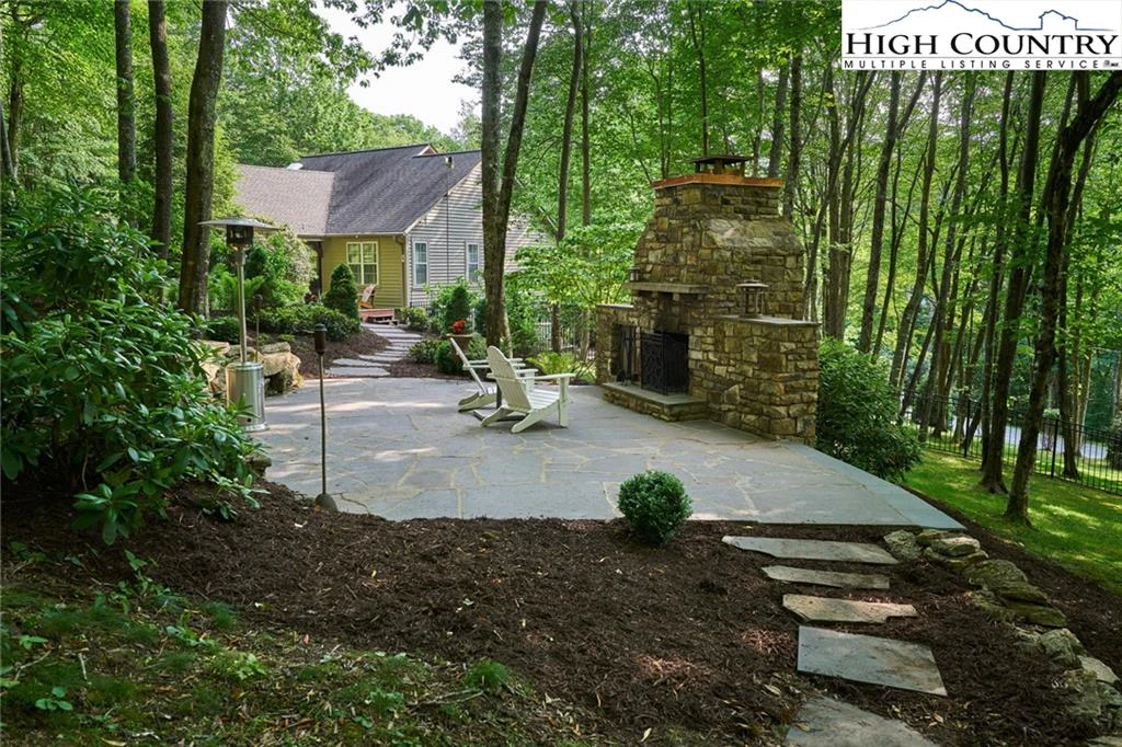 Image number 17 for the current listing