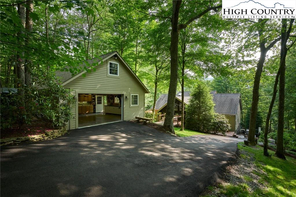 Image number 18 for the current listing