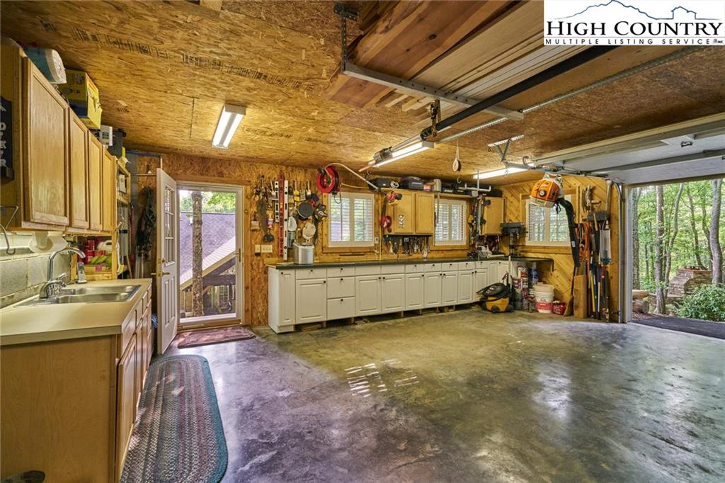 Image number 20 for the current listing