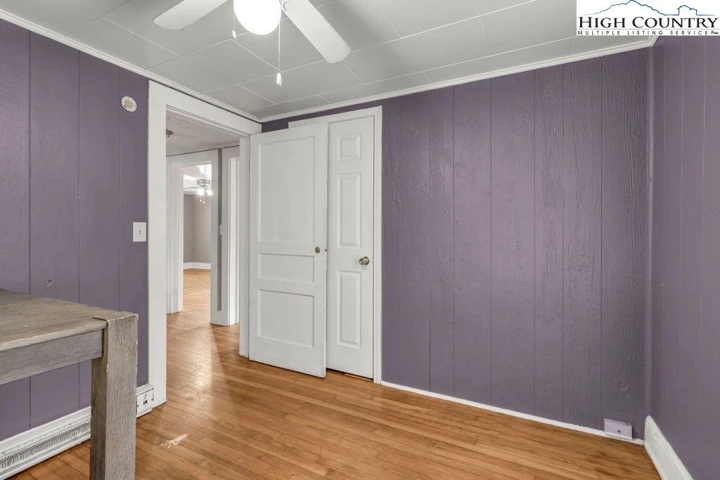 Image number 11 for the current listing
