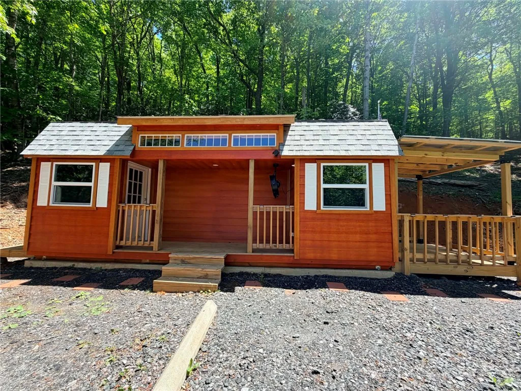 Image number 1 for the current listing