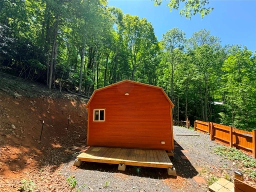 Image number 6 for the current listing