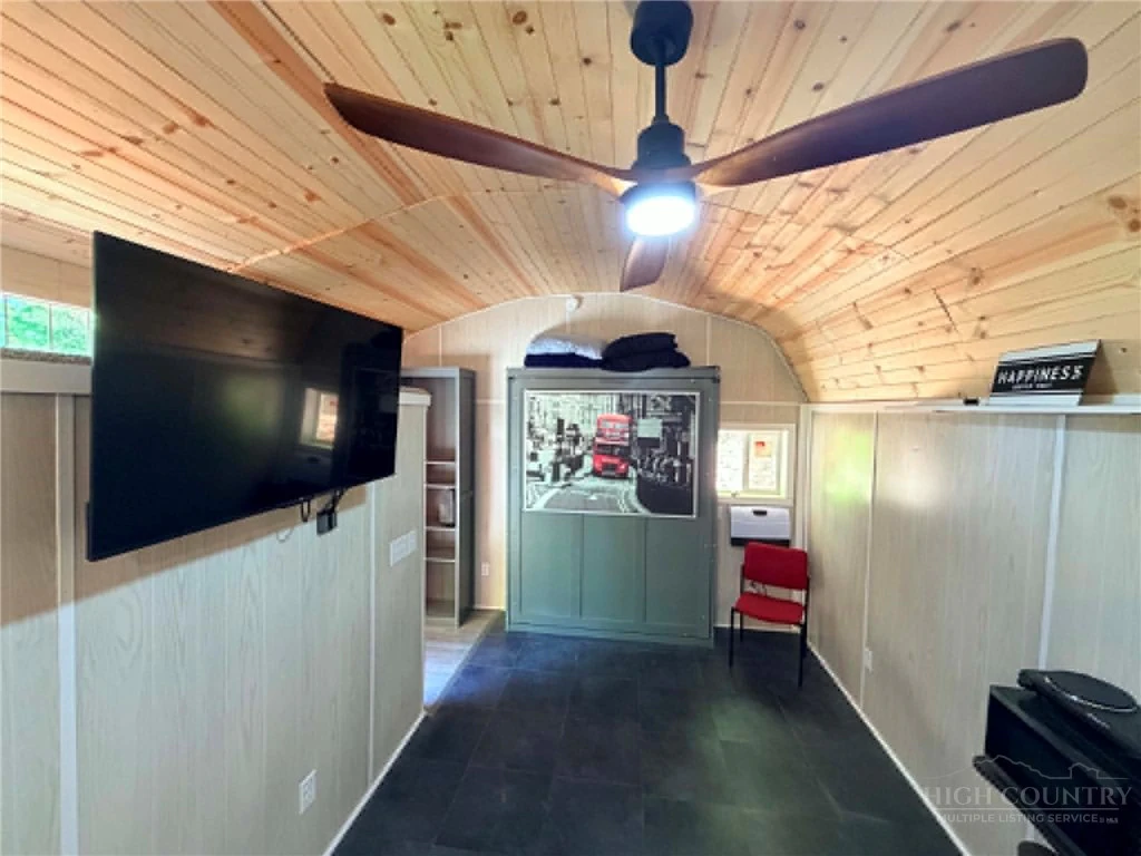 Image number 9 for the current listing