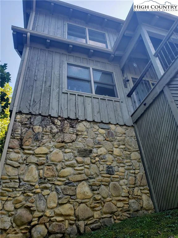 Image number 2 for the current listing