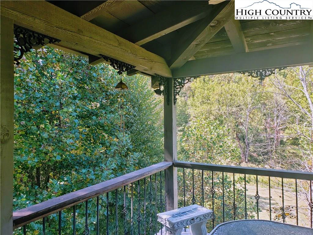 Image number 16 for the current listing