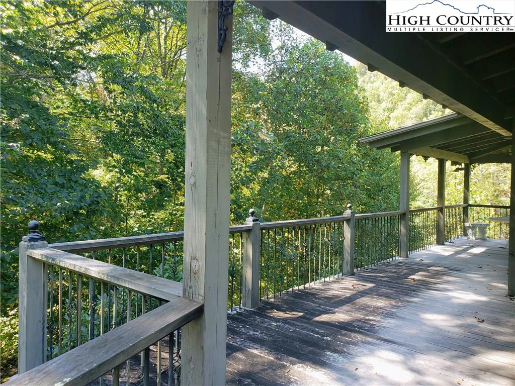 Image number 17 for the current listing