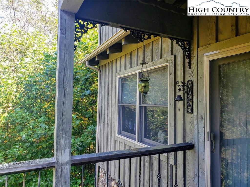 Image number 19 for the current listing