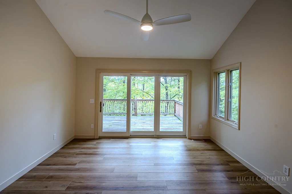 Image number 7 for the current listing