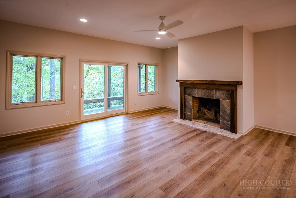 Image number 10 for the current listing