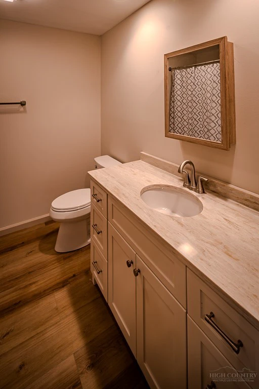 Image number 2 for the current listing