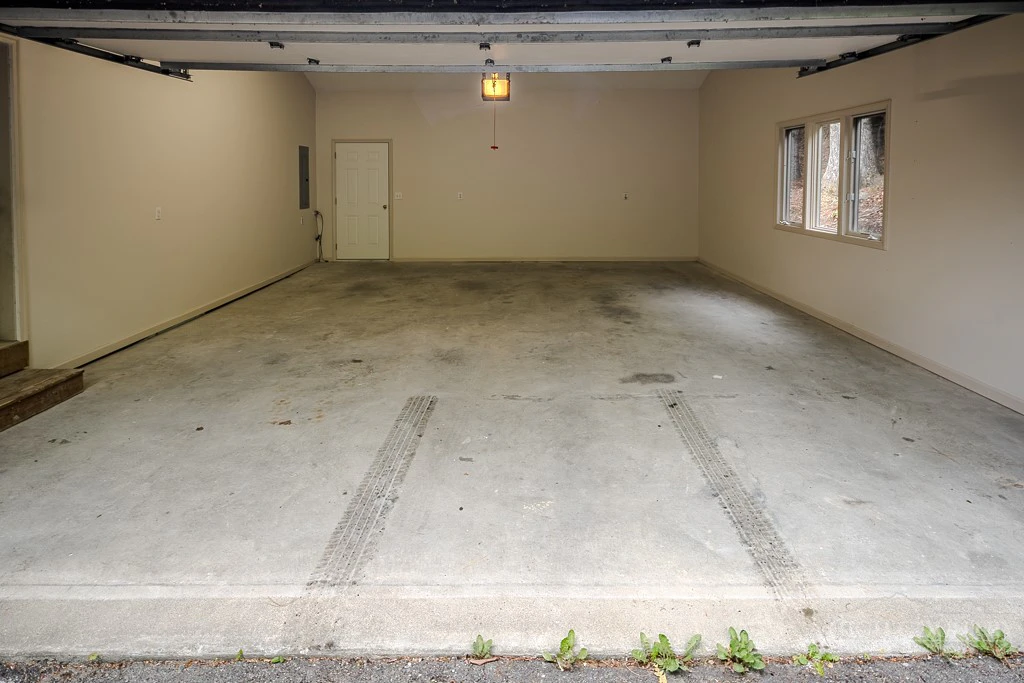 Image number 19 for the current listing