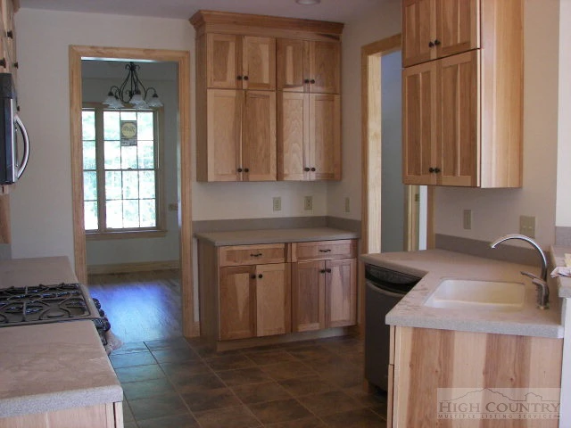 Image number 13 for the current listing