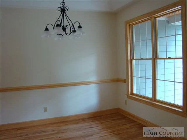 Image number 15 for the current listing
