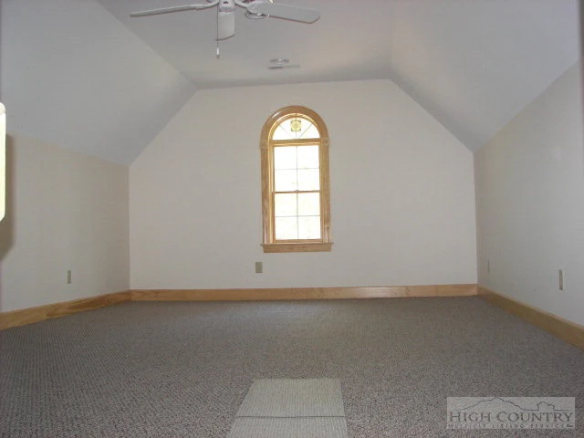 Image number 5 for the current listing