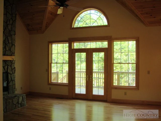 Image number 8 for the current listing