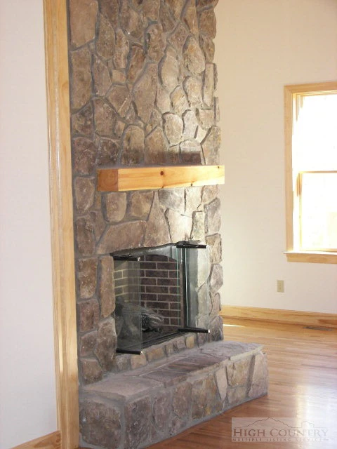 Image number 10 for the current listing