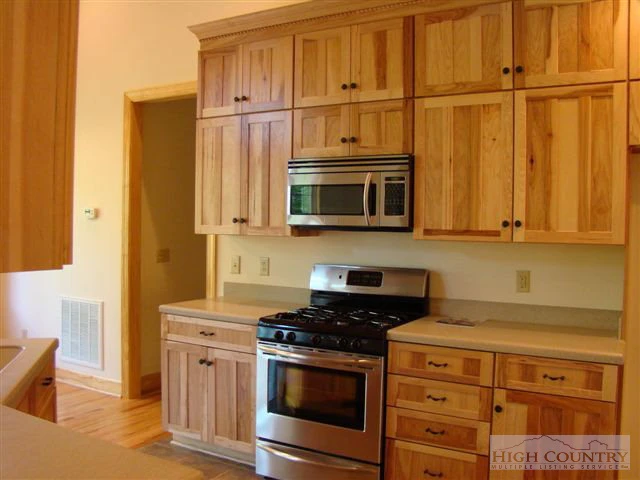 Image number 11 for the current listing