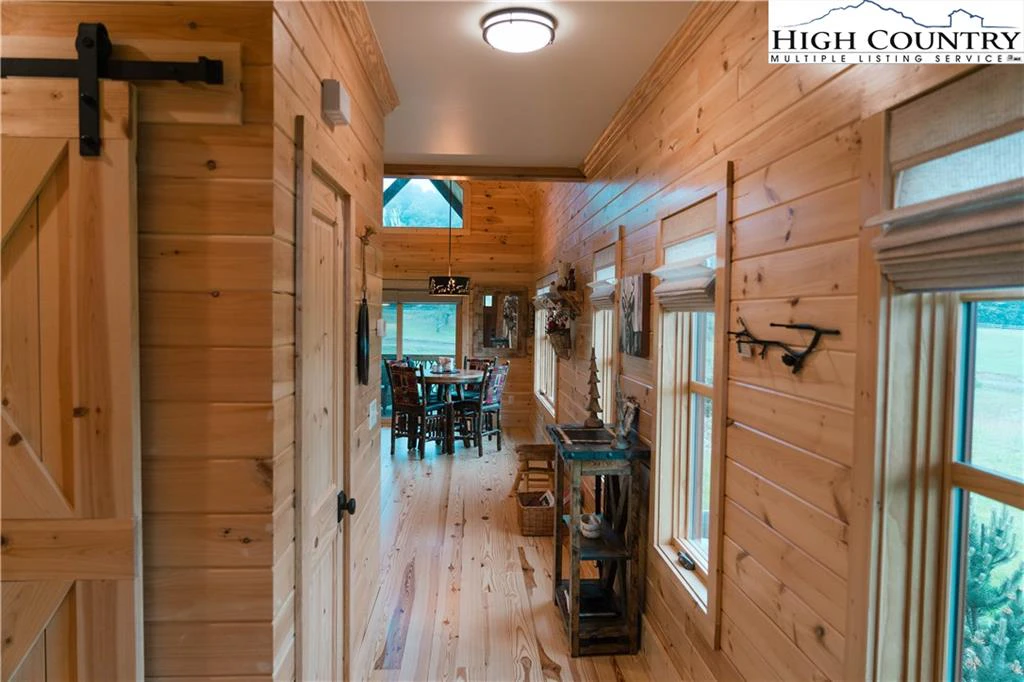 Image number 3 for the current listing
