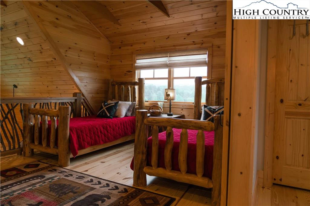 Image number 7 for the current listing