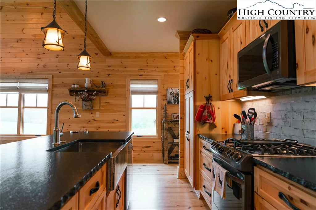 Image number 9 for the current listing